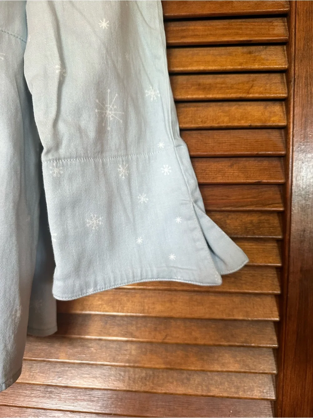 Pinup Couture Rare Lauren Blouse in light blue and white snowflake size 2X - Picture 4 of 9